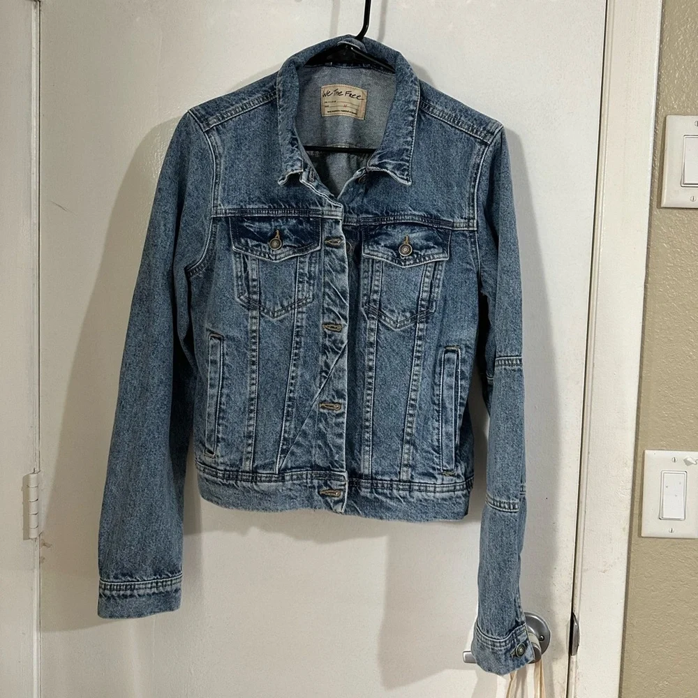 FREE PEOPLE, light indigo denim jean jacket, NWT, size medium - Picture 1 of 10